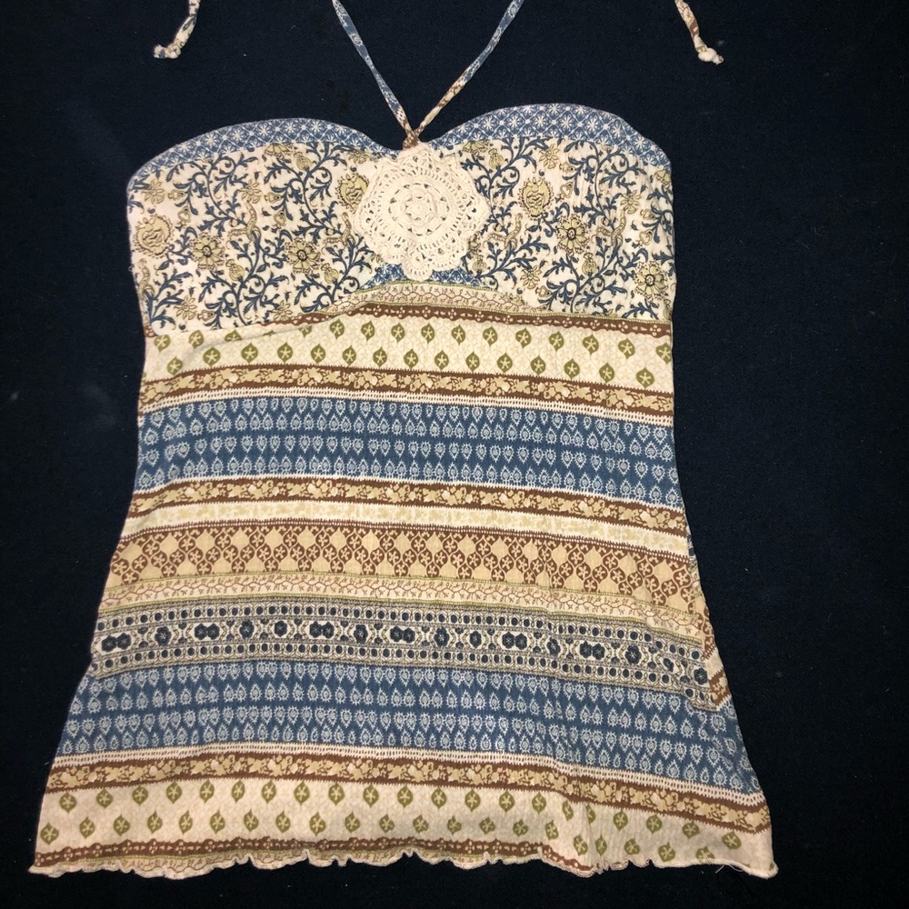 Tie around the neck shirt